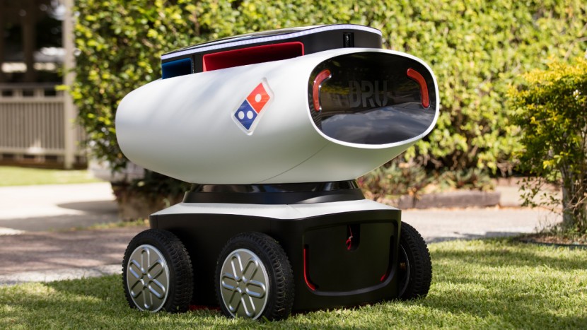 Domino’s Pizza, teslimat robot arabasını piyasaya sürüyor.