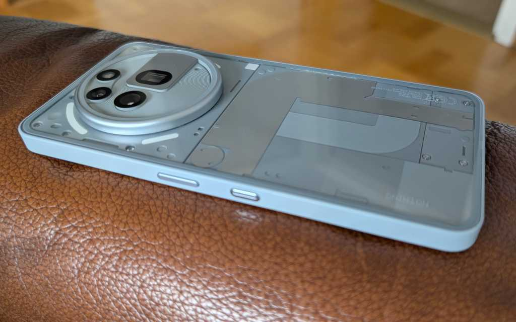 Nothing Phone 4a Pro: Merak Uyandıran Özellikler ve Fiyatı